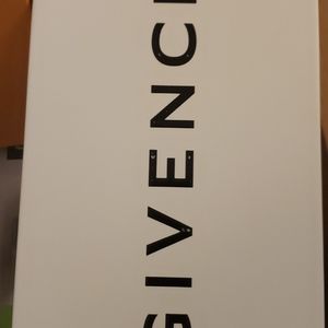 Givenchy box & dust cloth